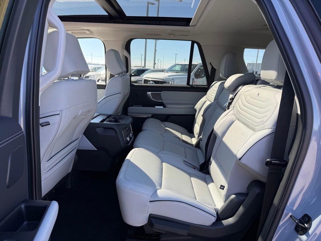 Used 2025 Ford Expedition Max Platinum w/ Platinum Ultimate Package AWD/4WD image 10