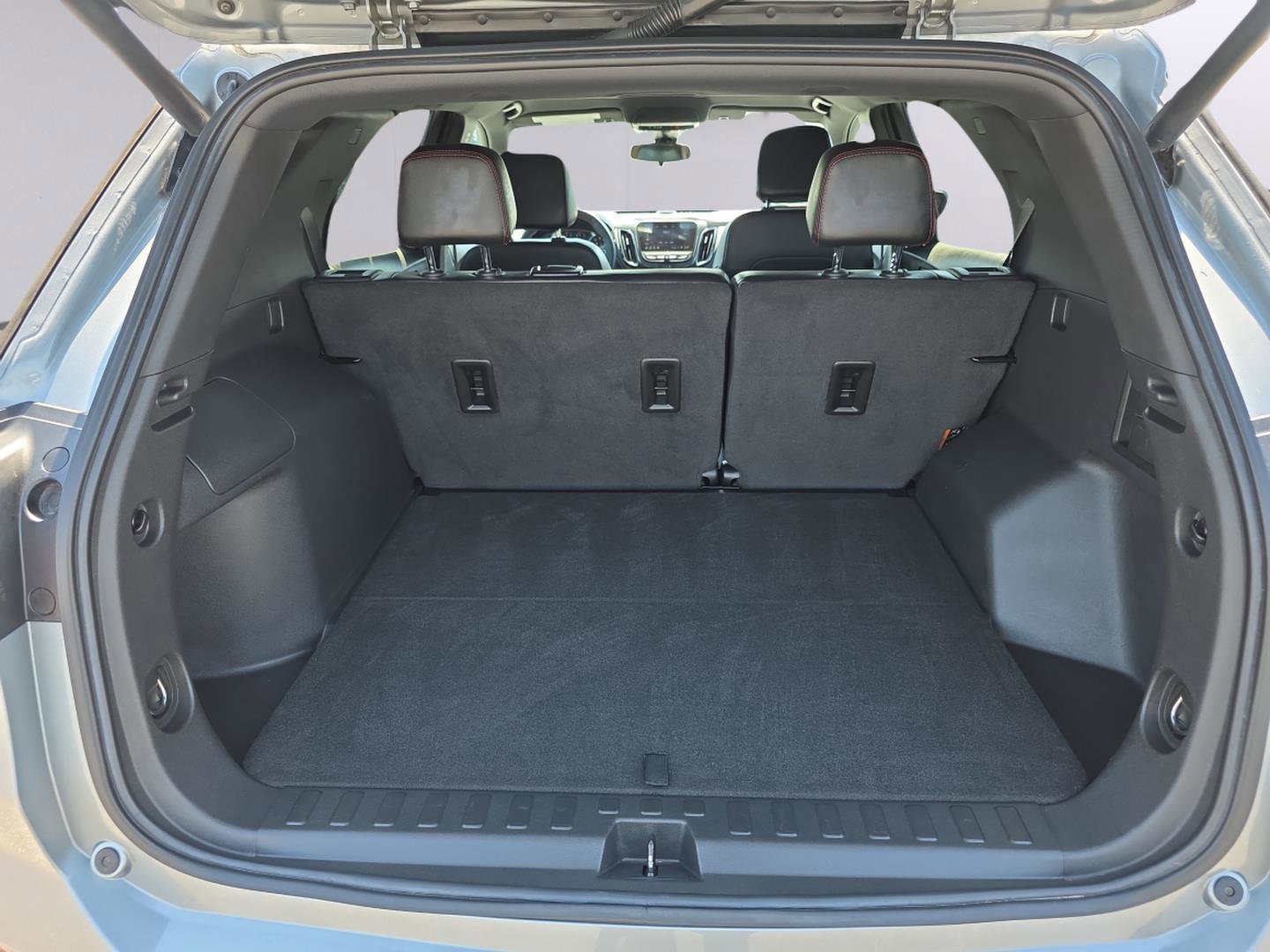 Used 2023 Chevrolet Equinox RS w/ RS Leather Package image 26