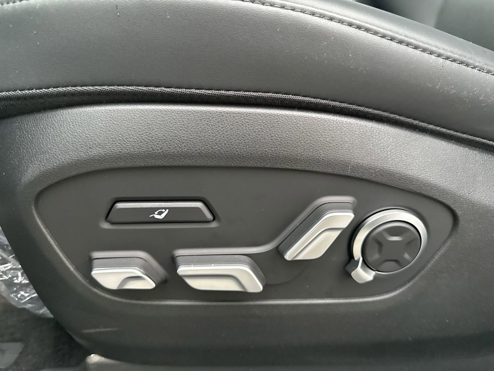 New 2026 Hyundai Ioniq 9 Calligraphy image 14