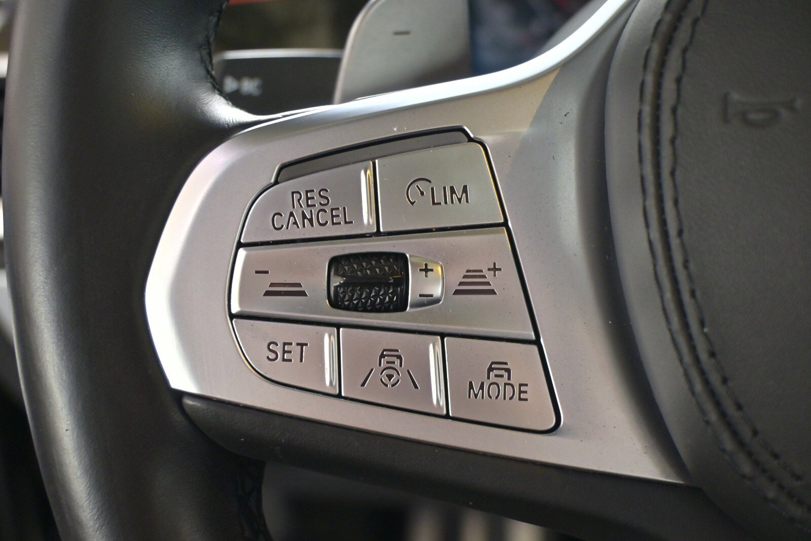 Used 2022 BMW 750i xDrive w/ Executive Package image 21