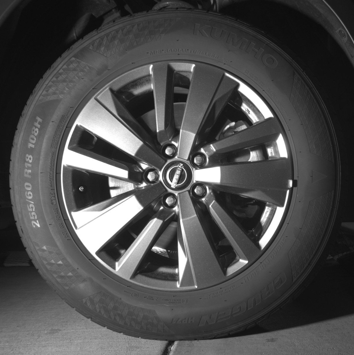 Used 2025 Nissan Pathfinder SV image 13