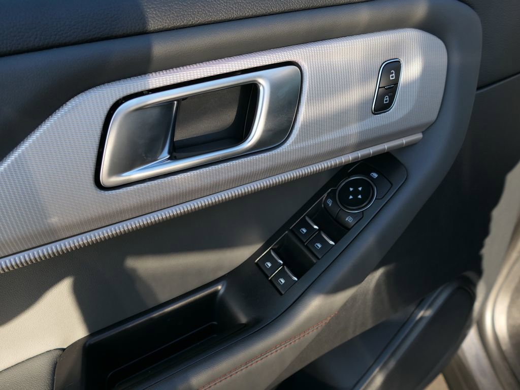 Used 2025 Ford Explorer Active w/ Active Comfort Package image 14