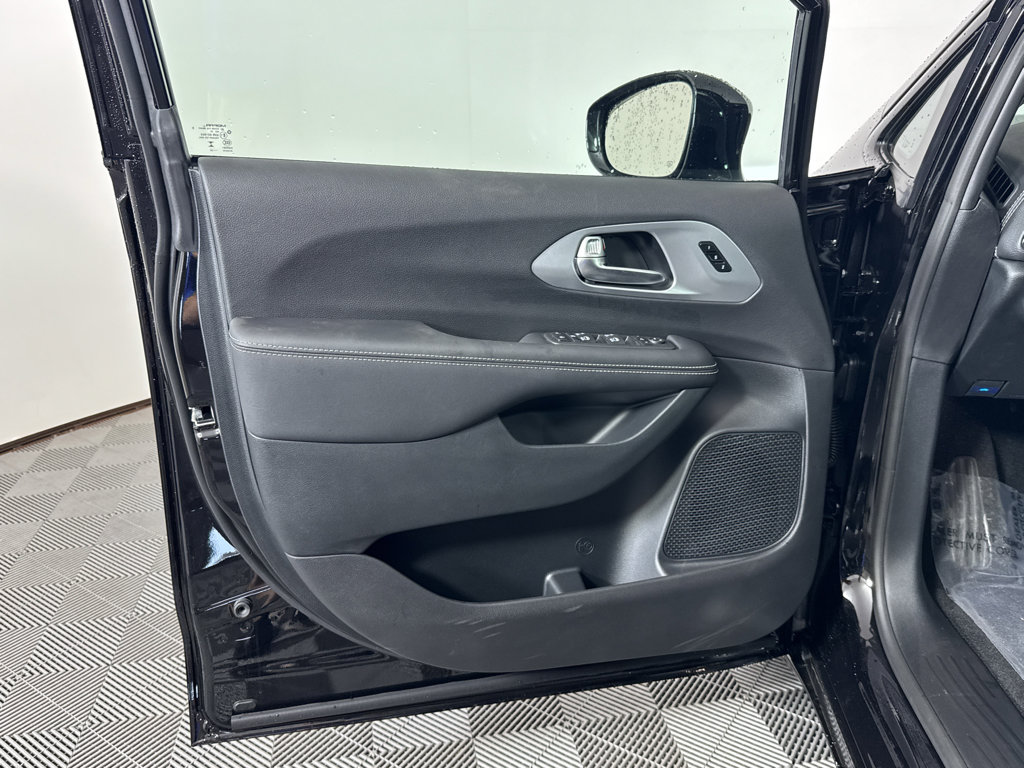 New 2026 Chrysler Pacifica Limited w/ S Appearance Package image 28