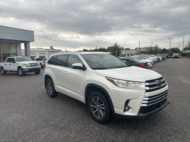 Used 2018 Toyota Highlander XLE image 3