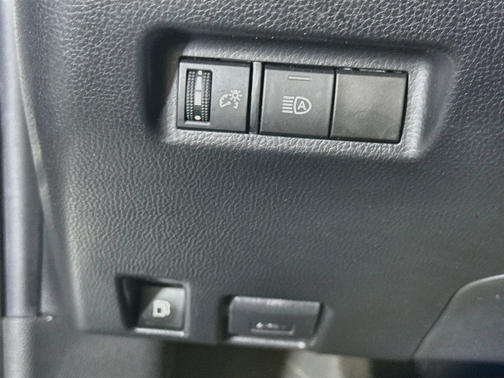 Used 2023 Toyota RAV4 XLE AWD/4WD image 18