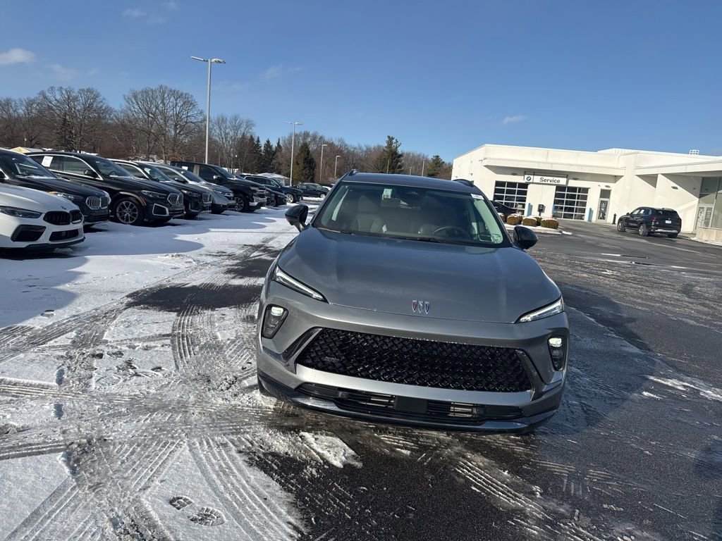 Used 2024 Buick Envision Sport Touring image 2