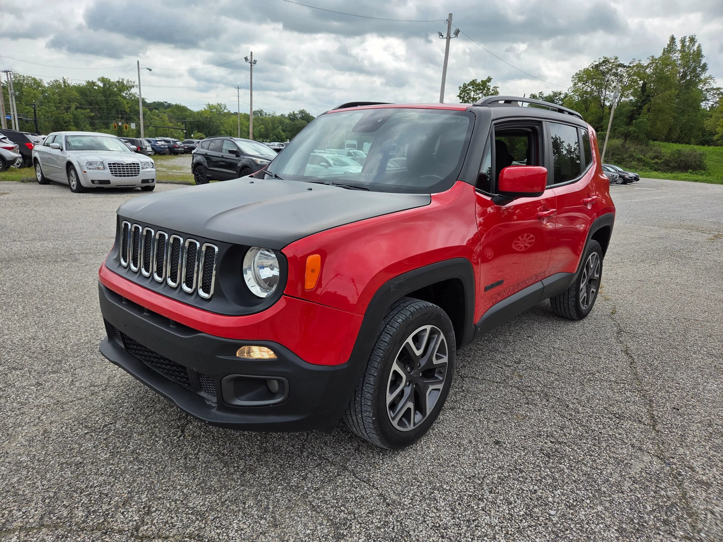 Used 2018 Jeep Renegade Latitude w/ Cold Weather Group AWD/4WD image 2