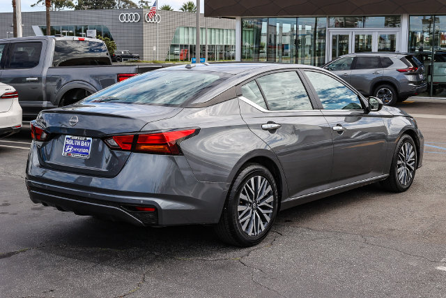 Used 2025 Nissan Altima 2.5 SV FWD image 6