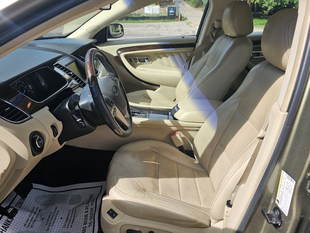Used 2013 Ford Taurus Limited FWD image 9