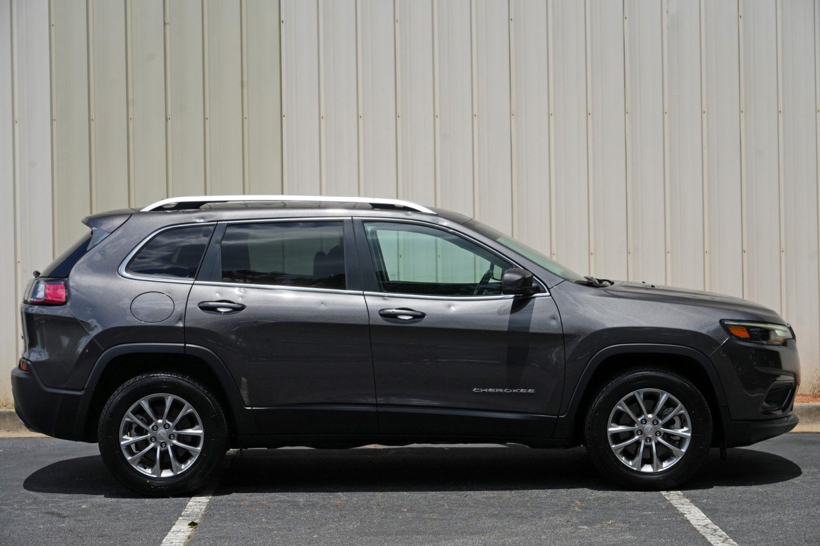 Used 2021 Jeep Cherokee Latitude Lux w/ Comfort/Convenience Group AWD/4WD image 49