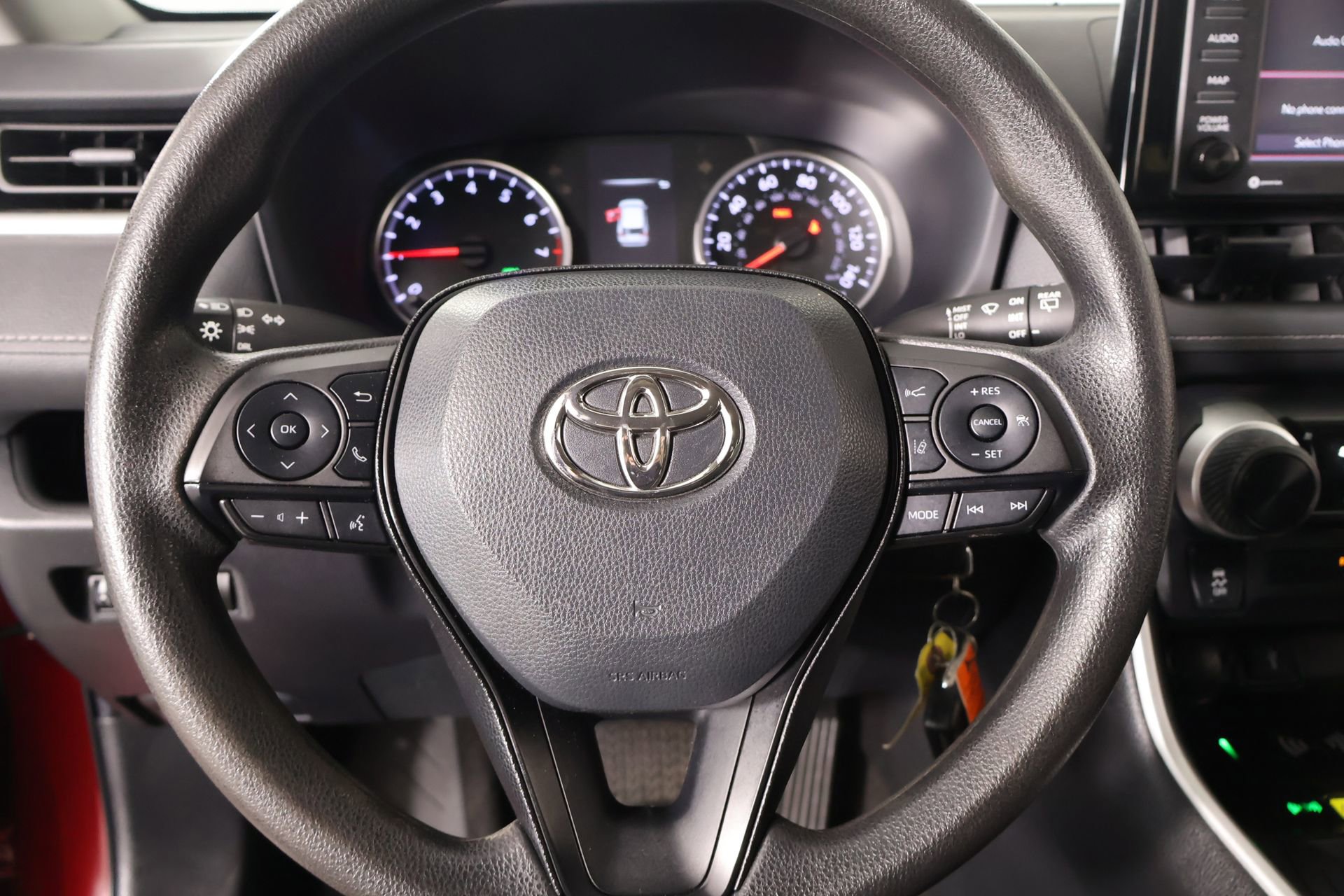 Used 2022 Toyota RAV4 LE image 3