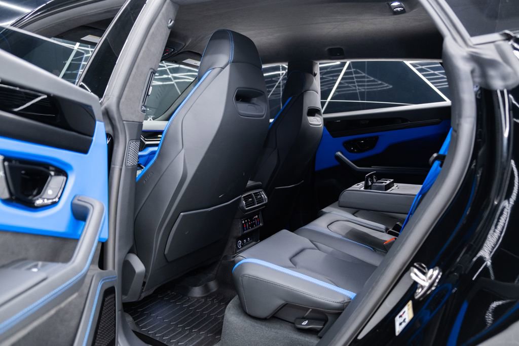 Used 2025 Lamborghini Urus SE image 17