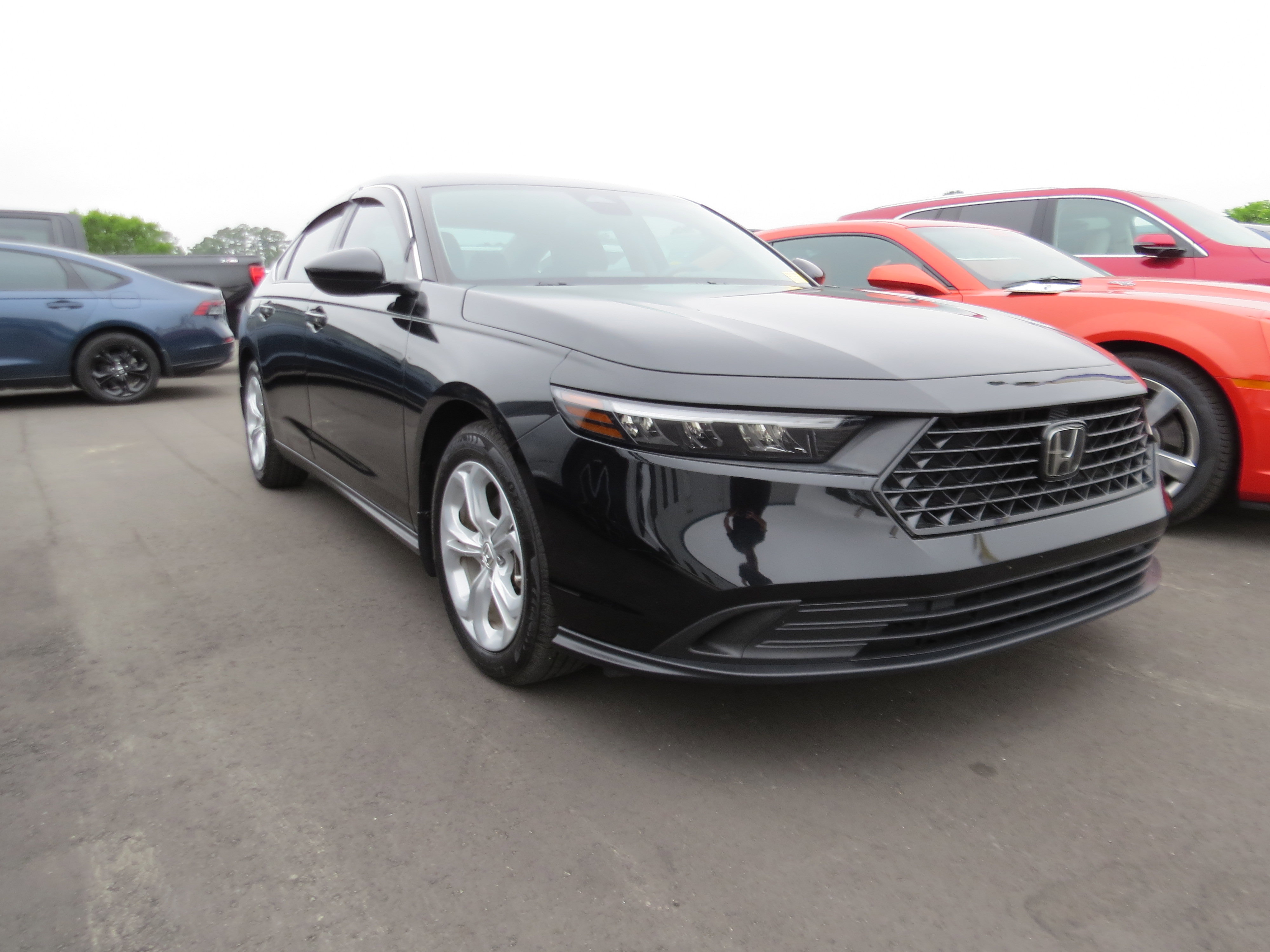 Used 2023 Honda Accord LX image 2