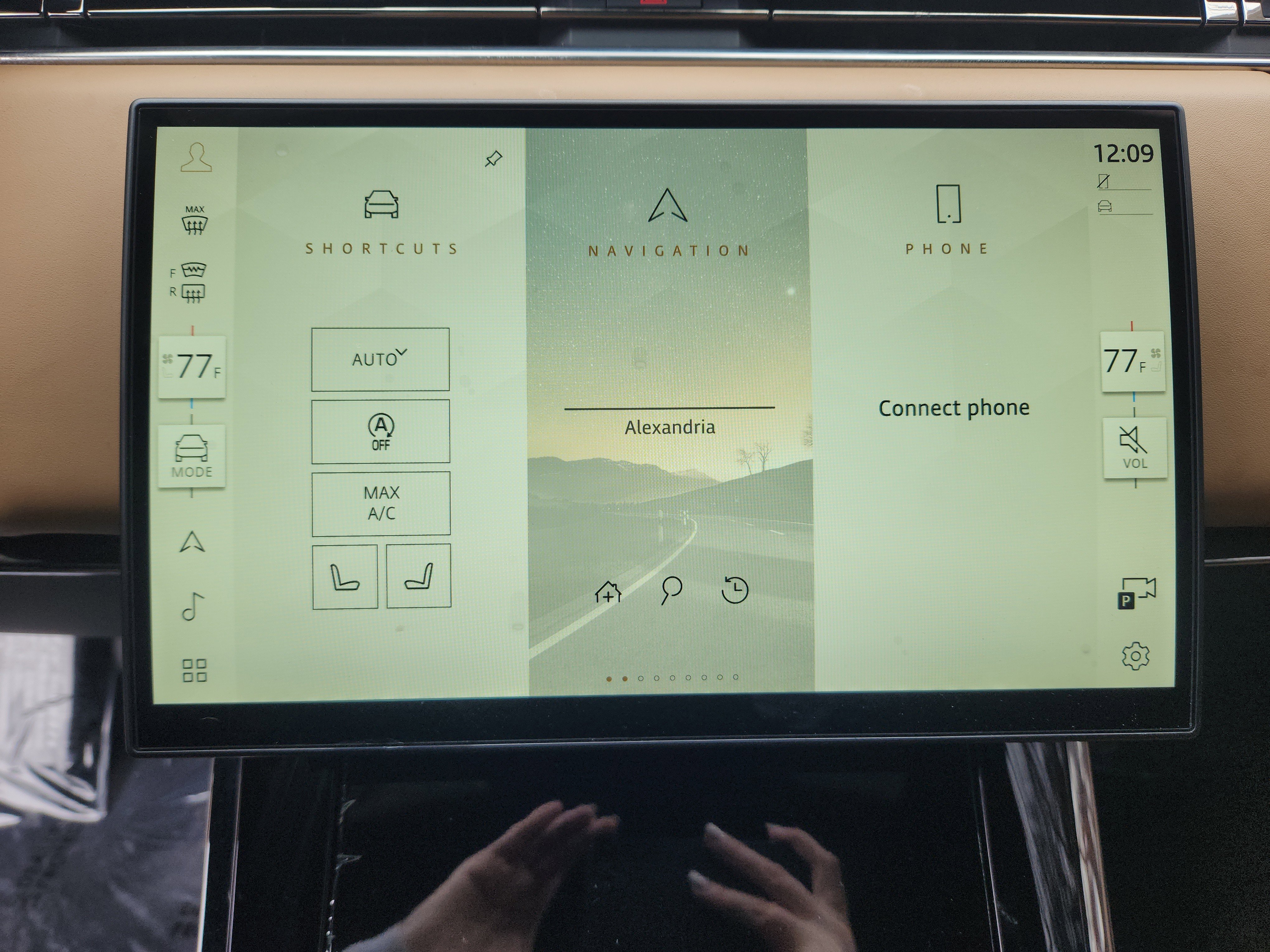 Used 2025 Land Rover Range Rover Sport SE image 17