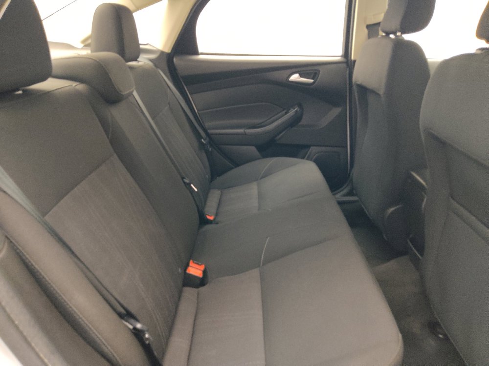 Used 2018 Ford Focus SE w/ SE Appearance Package FWD image 19