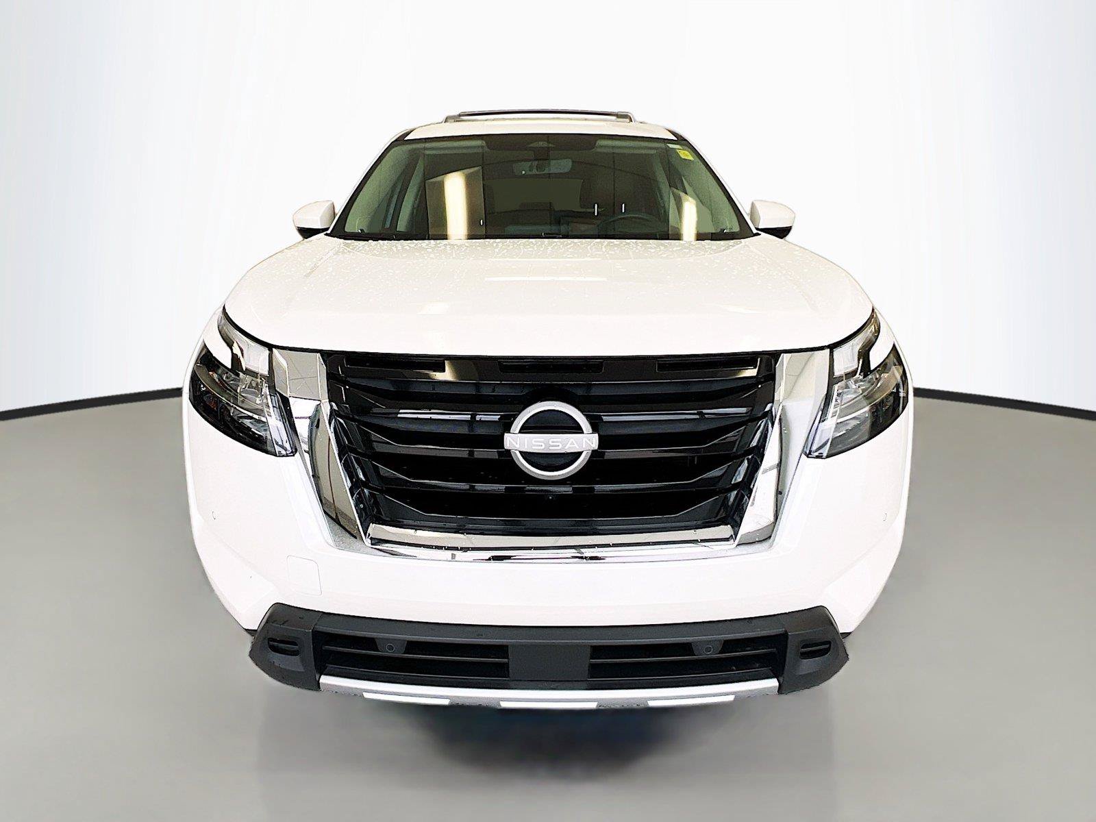 Used 2024 Nissan Pathfinder Platinum w/ Cargo Package FWD image 3