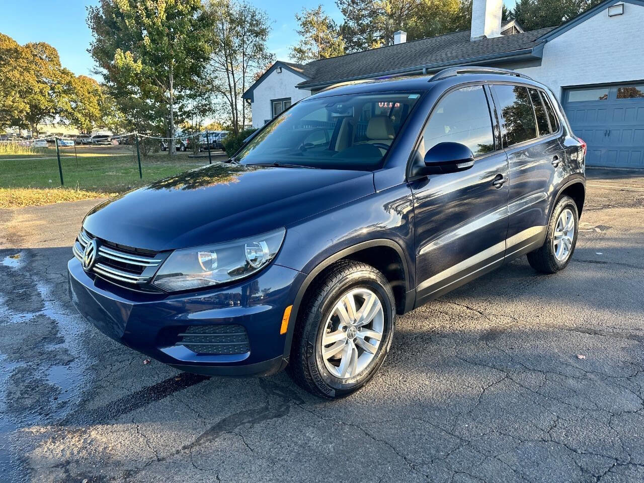 Used 2016 Volkswagen Tiguan S image 3