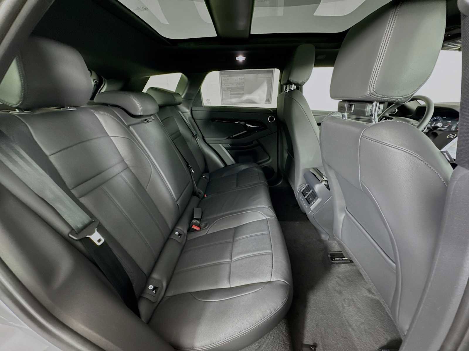 New 2024 Land Rover Range Rover Evoque Dynamic SE image 27