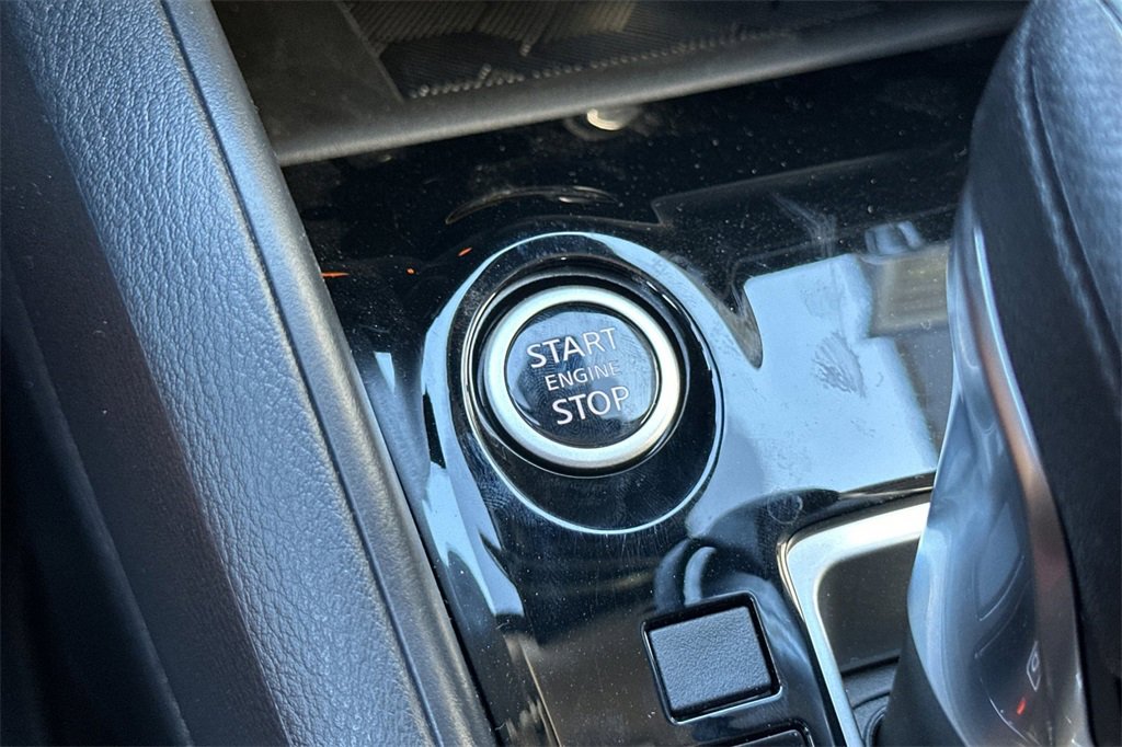 Used 2025 Nissan Versa SR w/ Trunk Package image 23