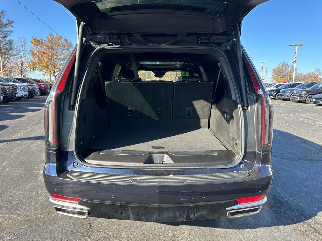 Used 2023 Cadillac Escalade ESV Premium Luxury image 9