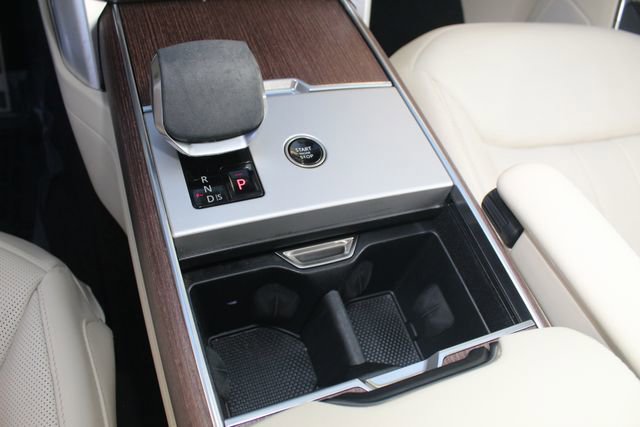 Used 2024 Land Rover Range Rover Long Wheelbase SE image 16