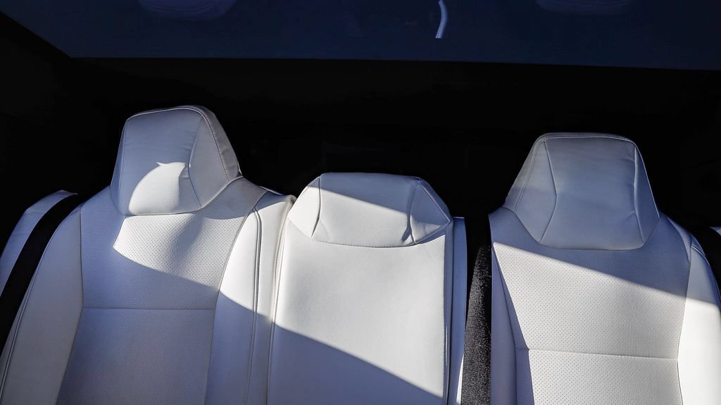 Used 2025 Tesla Cybertruck AWD Crew Cab image 27