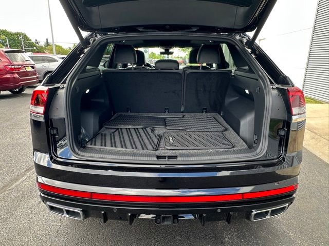 Used 2024 Volkswagen Atlas Cross Sport SEL R-Line AWD/4WD image 17