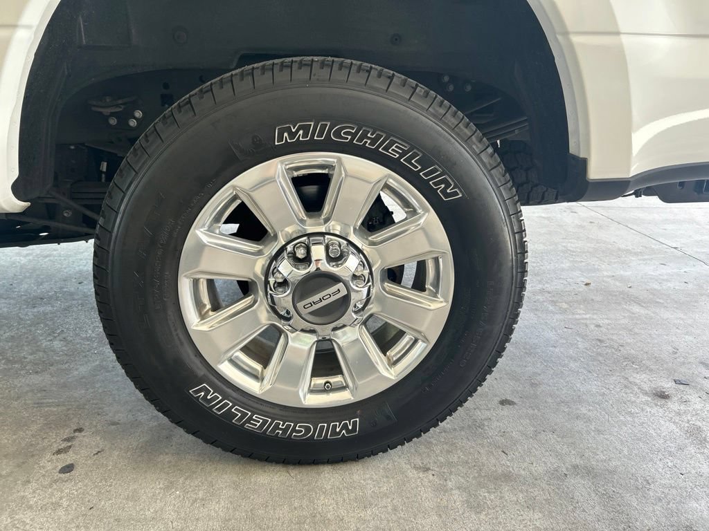 Used 2022 Ford F350 Platinum w/ FX4 Off-Road Package AWD/4WD image 19