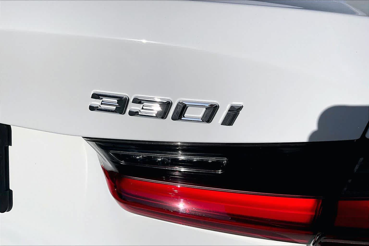 Used 2024 BMW 330i Sedan w/ Premium Package RWD image 30
