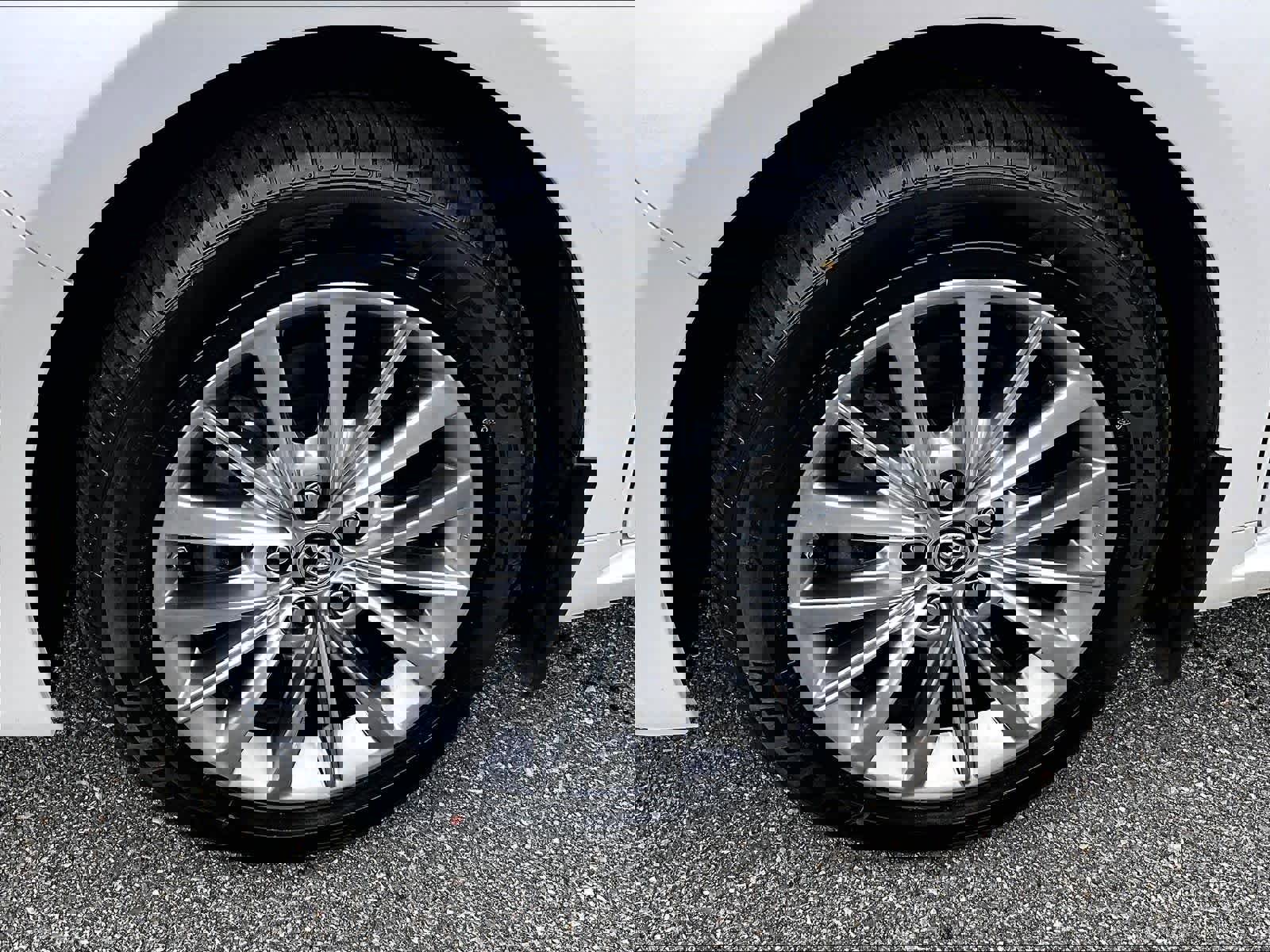 Used 2018 Toyota Avalon Limited image 7