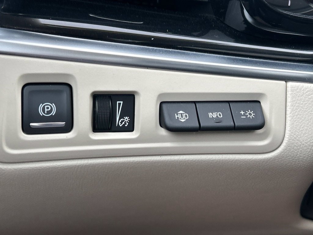 Used 2024 Cadillac XT6 Premium Luxury w/ Technology Package FWD image 34