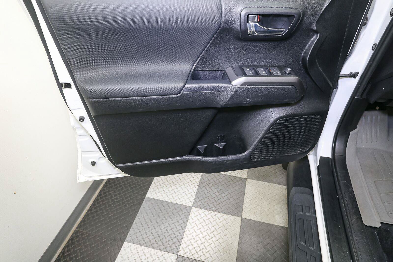 Used 2023 Toyota Tacoma TRD Sport AWD/4WD image 37