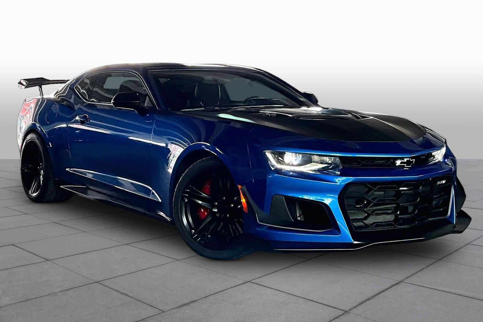 Used 2018 Chevrolet Camaro ZL1 RWD image 2