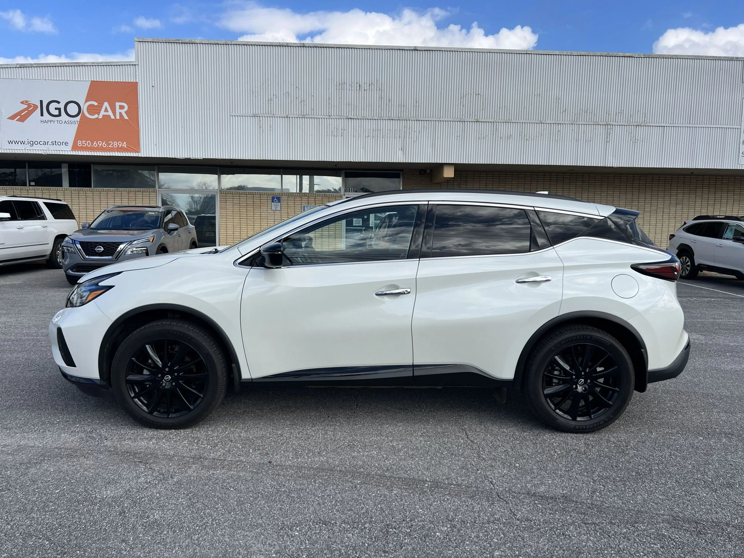 Used 2024 Nissan Murano SV w/ SV Midnight Edition Package image 2