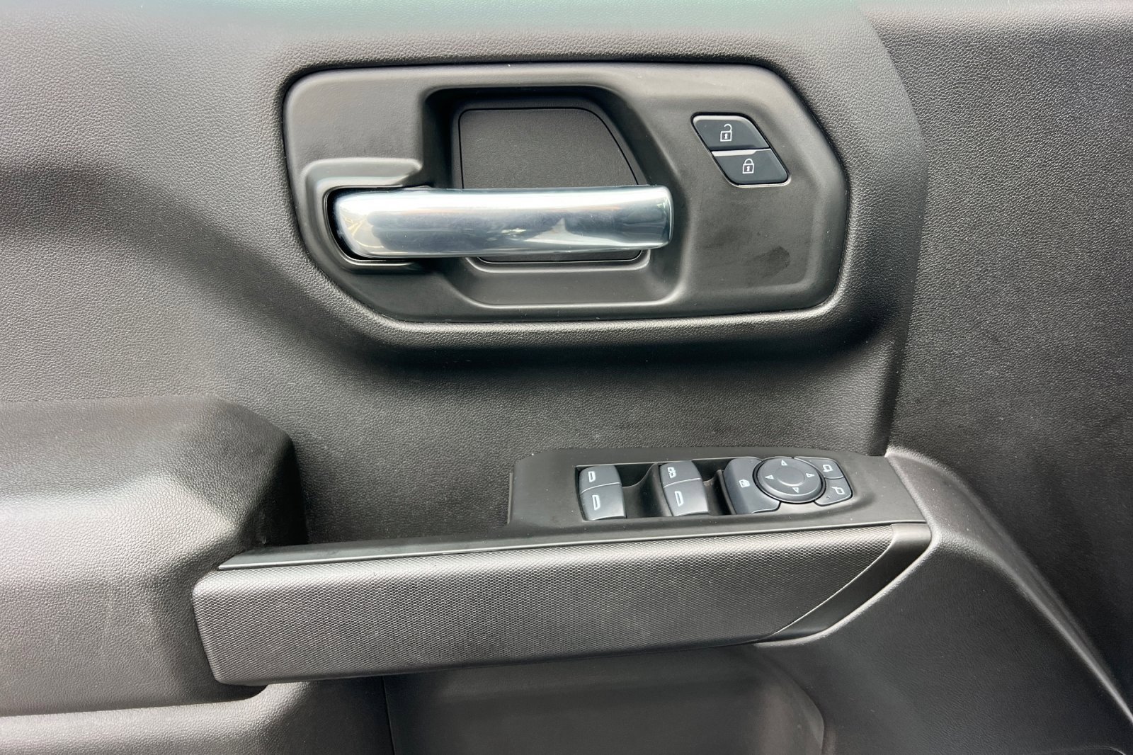 Used 2025 Chevrolet Silverado 1500 Custom w/ Rally Edition image 11