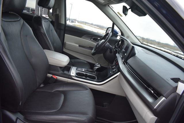 Certified 2024 Kia Carnival LX image 13