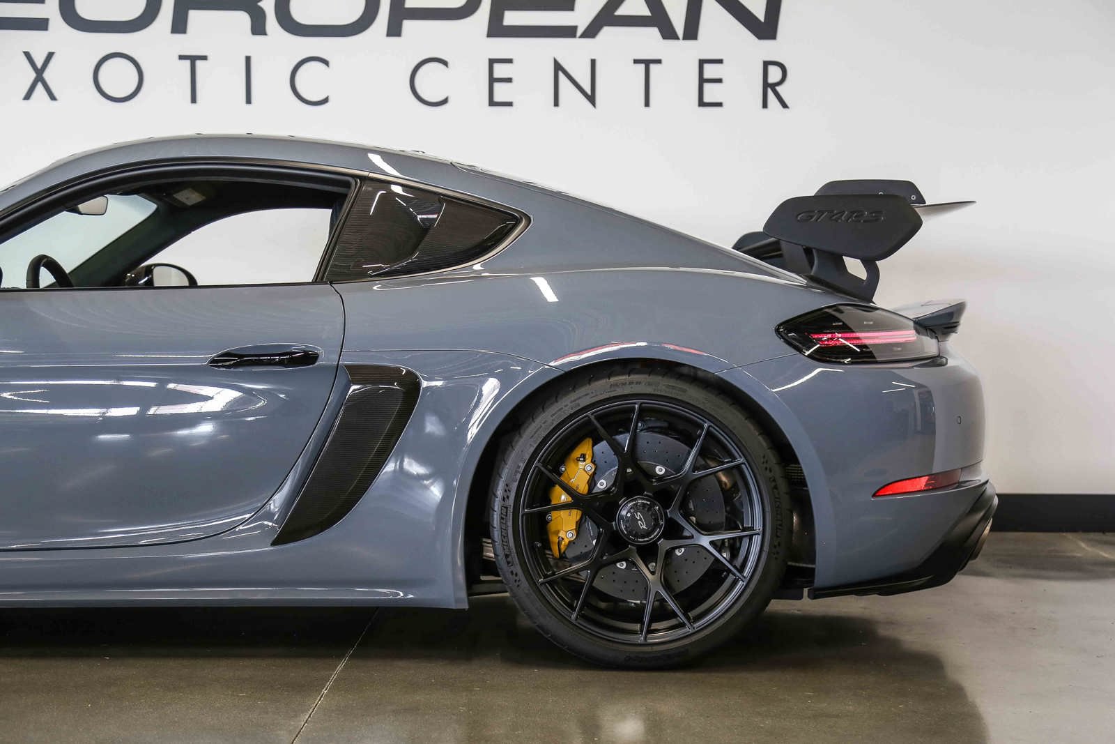 Used 2025 Porsche 718 Cayman GT4 RS w/ Weissach Package RWD image 6
