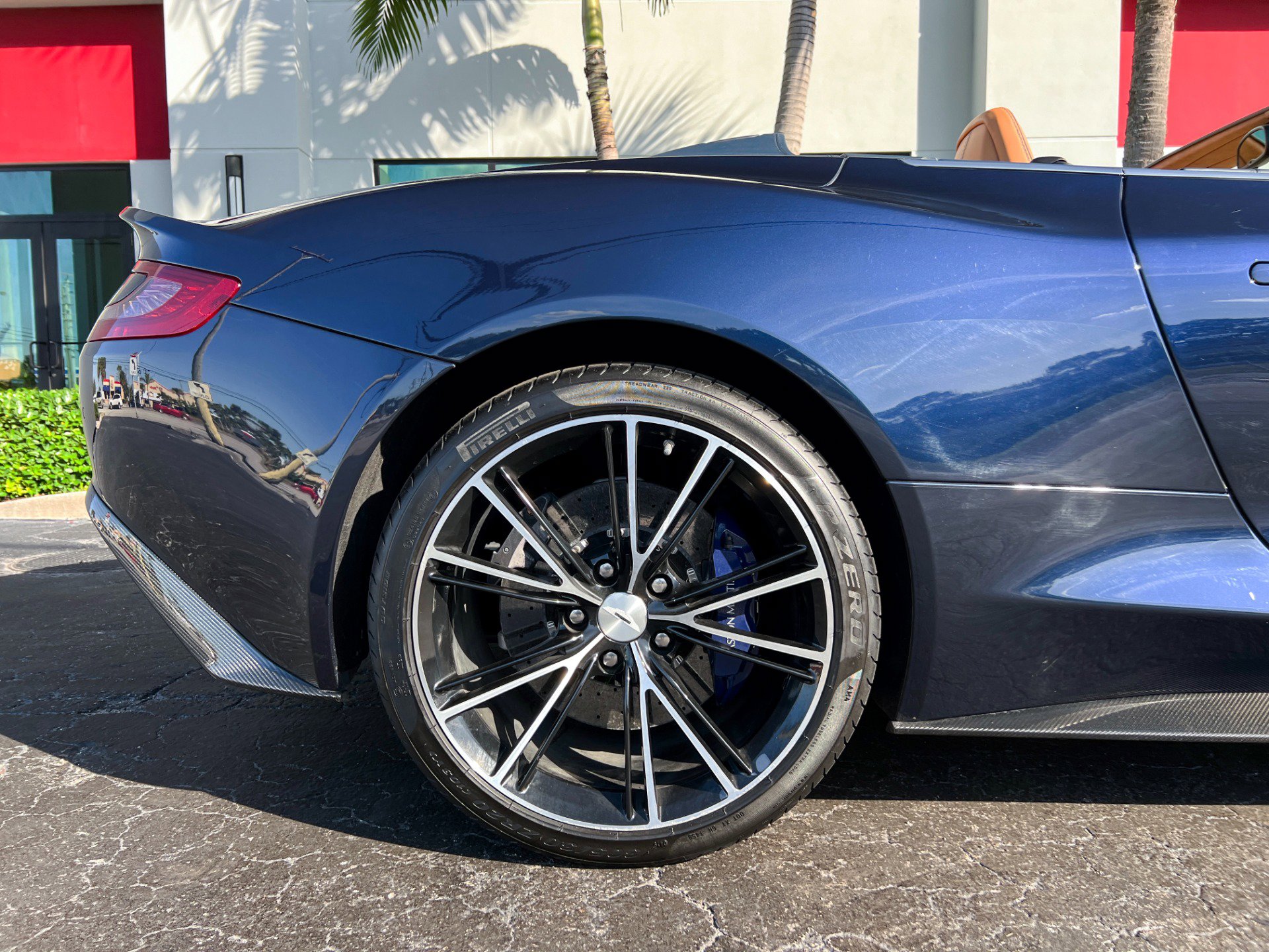 Used 2014 Aston Martin Vanquish Volante image 8