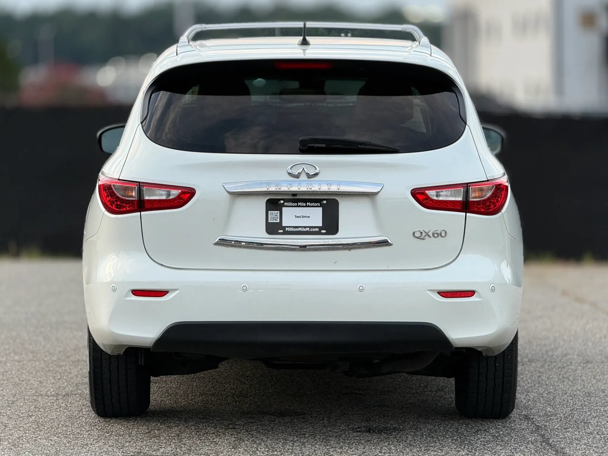 Used 2015 INFINITI QX60 Luxe w/ Premium Plus Package AWD/4WD image 3