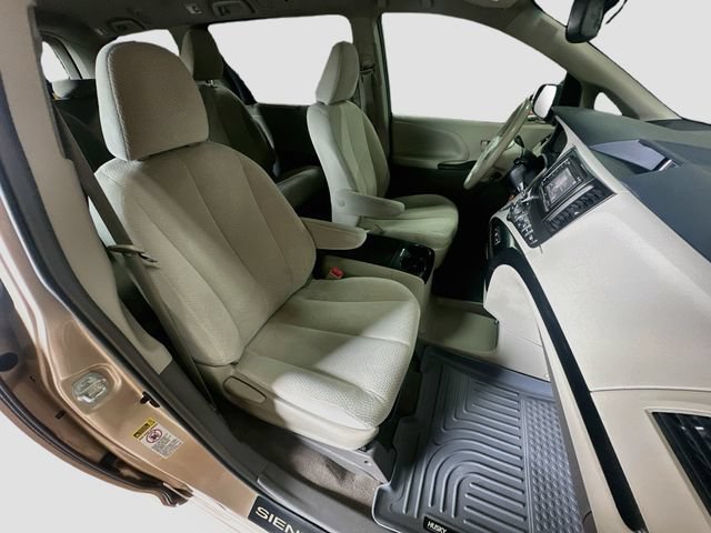 Used 2014 Toyota Sienna LE FWD image 29
