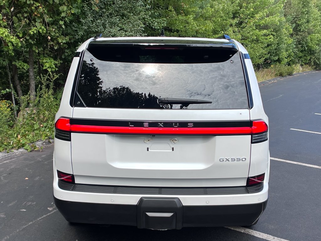 Used 2024 Lexus GX 550 w/ Accessory Package (2T) AWD/4WD image 4
