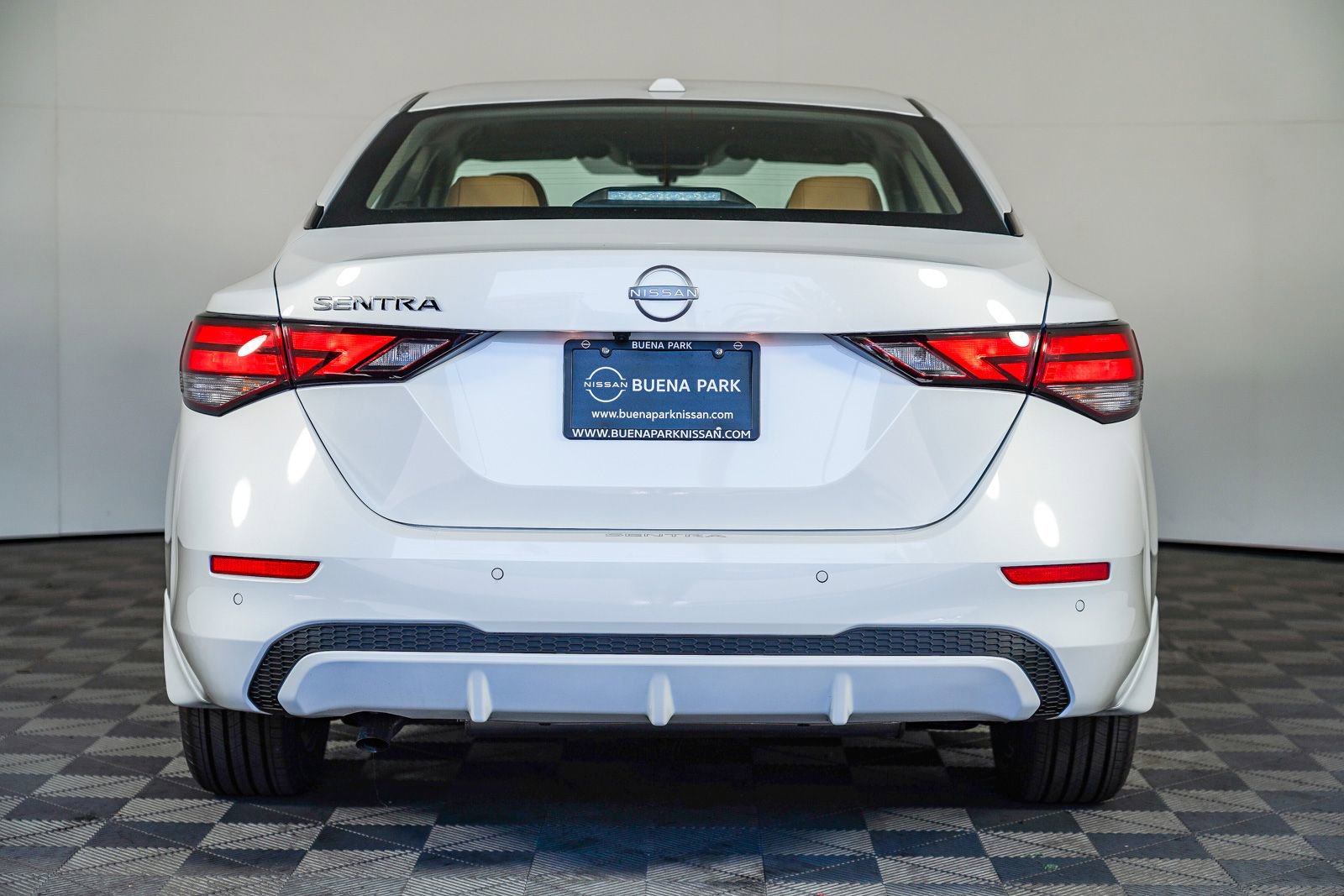 Used 2025 Nissan Sentra SV w/ SV Premium Package image 5