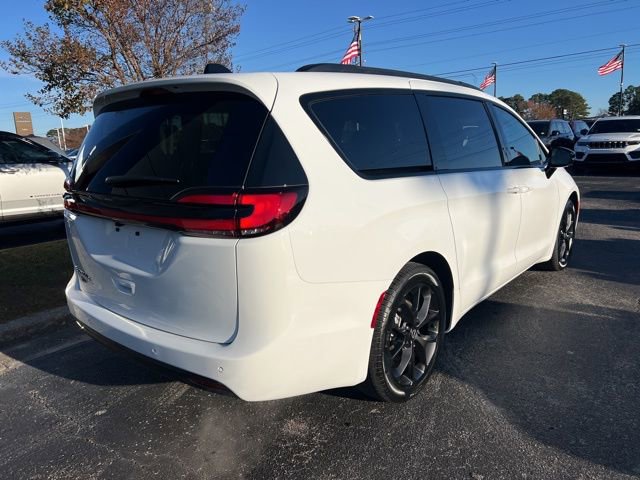 New 2026 Chrysler Pacifica Select w/ S Appearance Package image 24