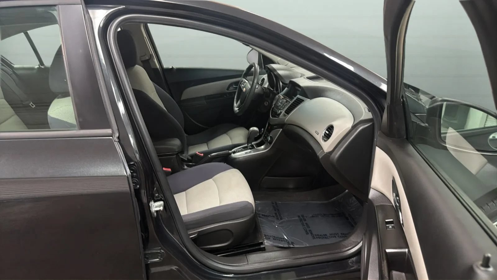 Used 2013 Chevrolet Cruze LS FWD image 20