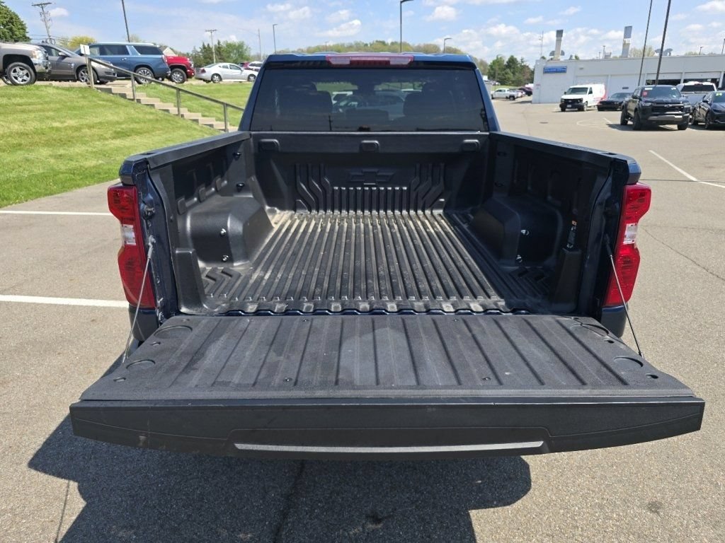 Used 2023 Chevrolet Silverado 1500 LT AWD/4WD image 19