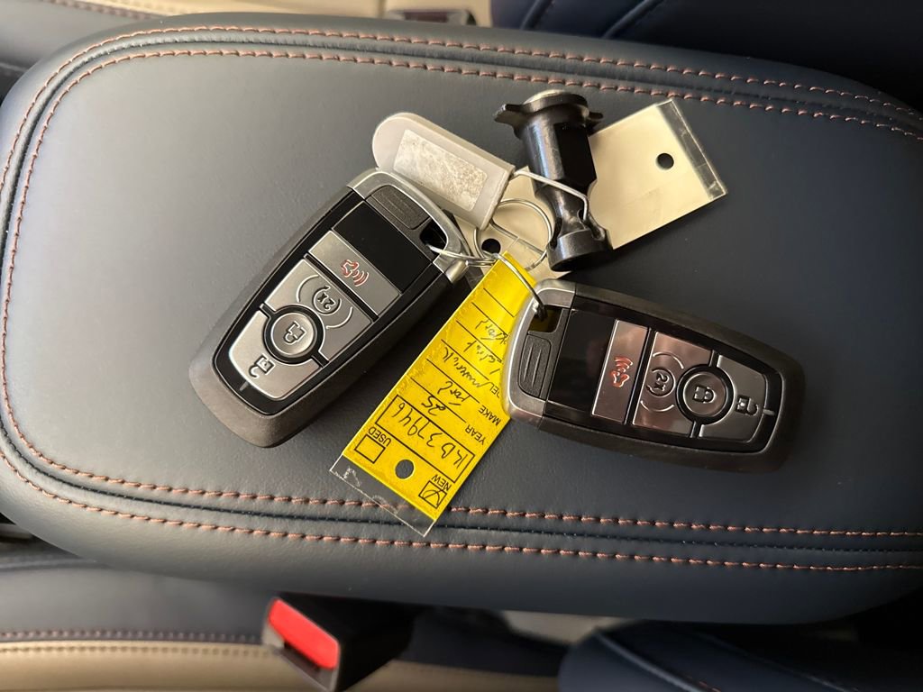 New 2025 Ford Maverick Lariat w/ 4K Tow Package image 30