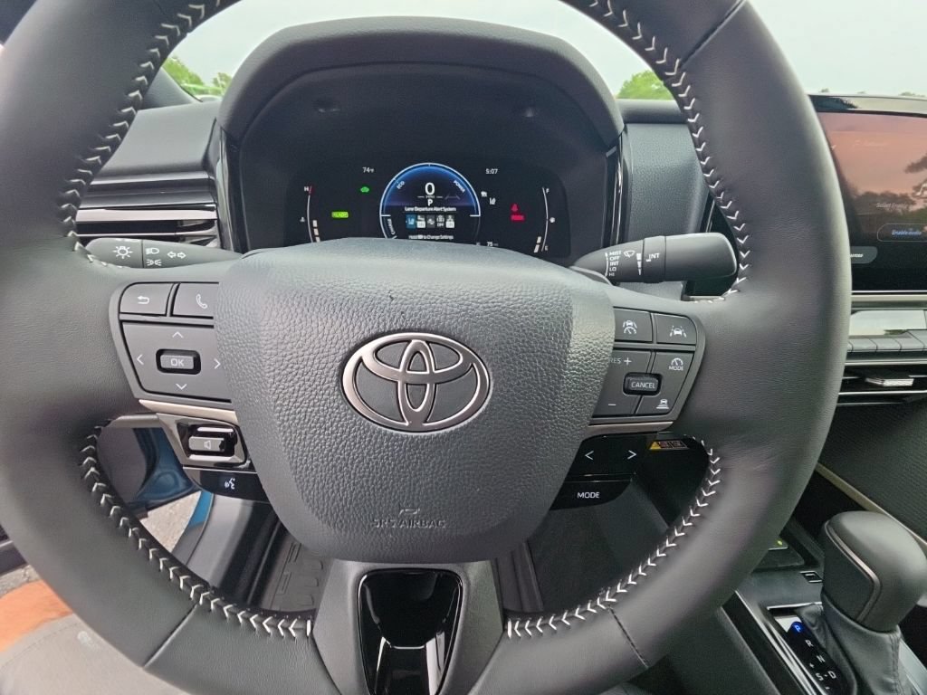 Used 2026 Toyota Camry SE w/ Convenience Package FWD image 16