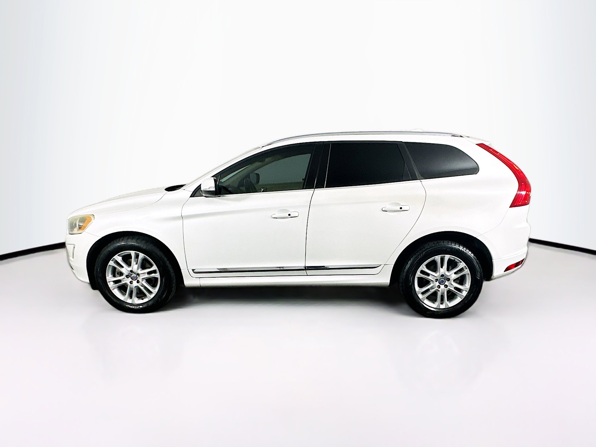 Used 2016 Volvo XC60 T5 Premier image 4