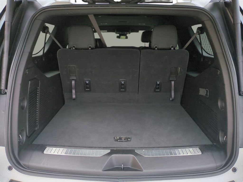 Used 2025 Chevrolet Suburban Z71 AWD/4WD image 14