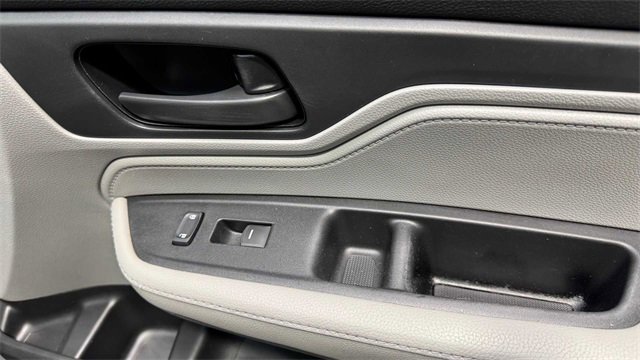 Used 2018 Honda Odyssey LX image 12